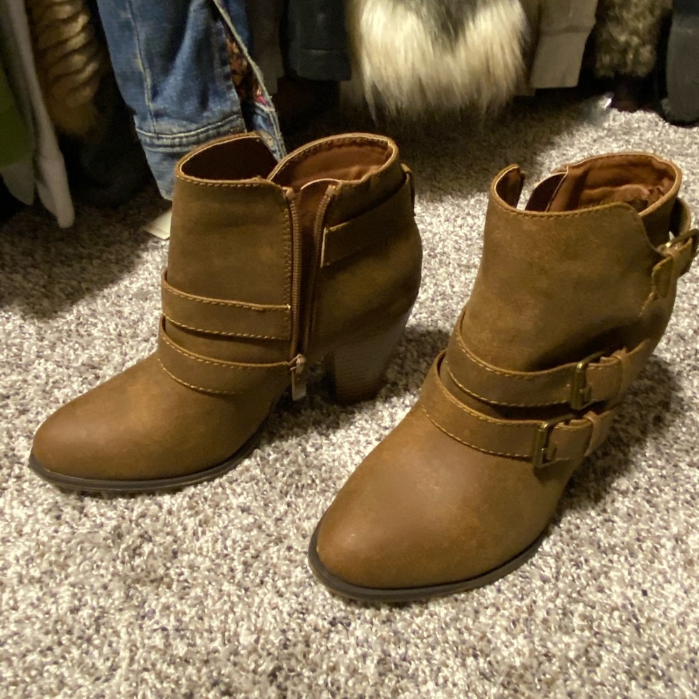 Cambridge Select Ankle Booties